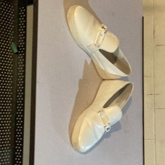 Very nice soft leather lightly worn Michael Kors white leather shoes with chain. - Picture 4 of 10